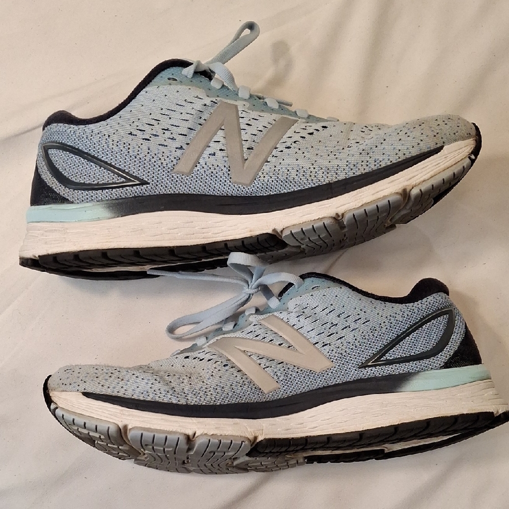 New Balance 880 Women's Light Blue and Gray Fresh Foam Running Shoes.